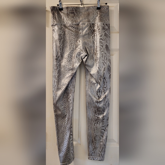 Sliver snakeskin leggings - Picture 3 of 3